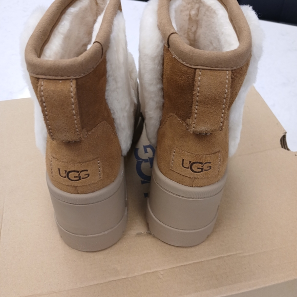 NWT UGG Tan and Cream Winter Boots - Picture 5 of 9